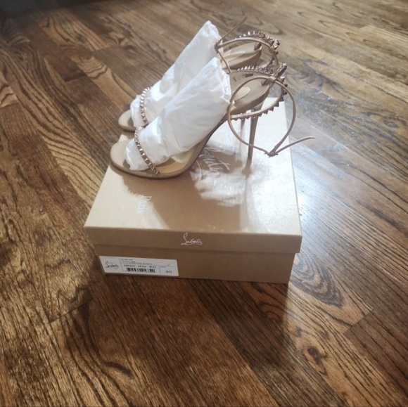 Christian louboutin sz40 nude - Picture 4 of 4